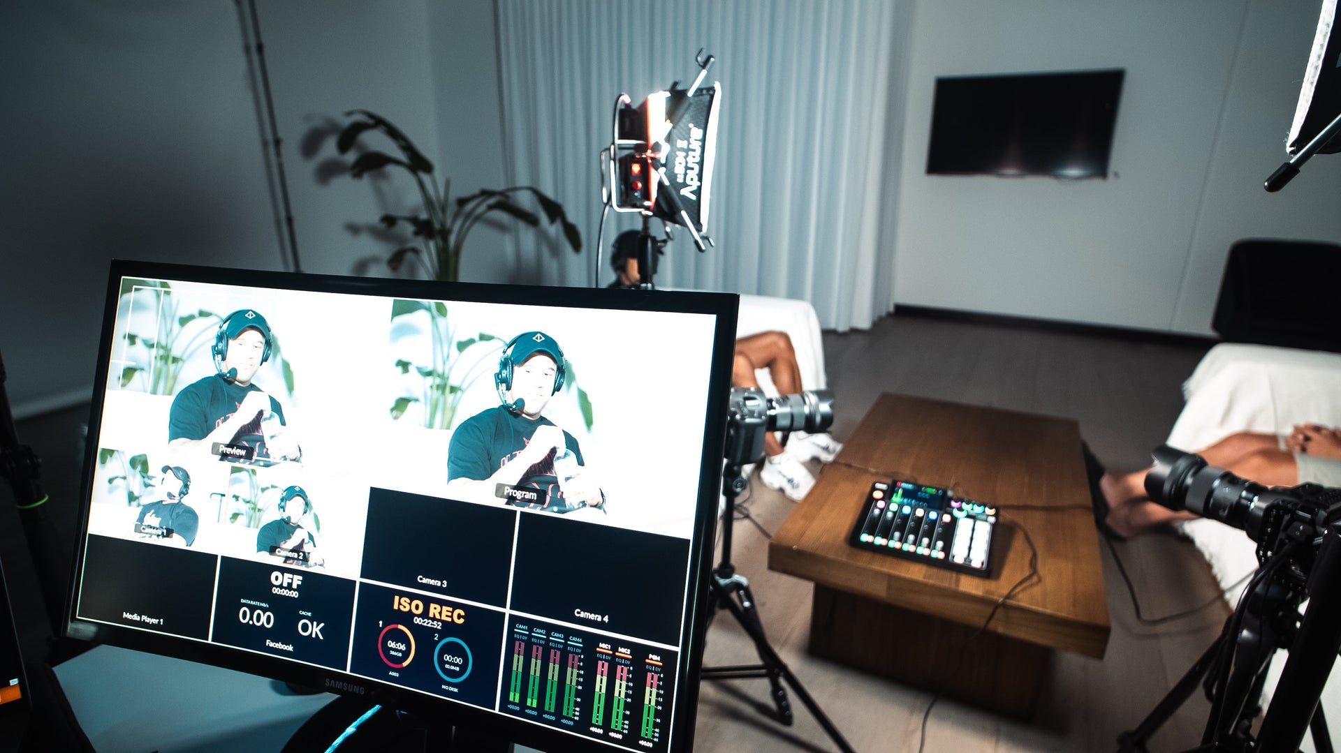 PODCAST STUDIO SET UP