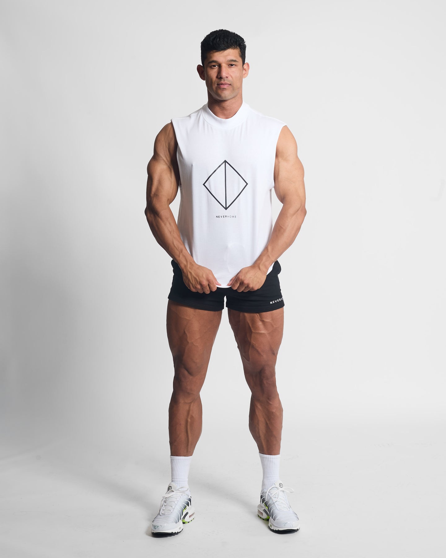 CUTT OFF WHITE (DIAMOND LOGO) Slim fit