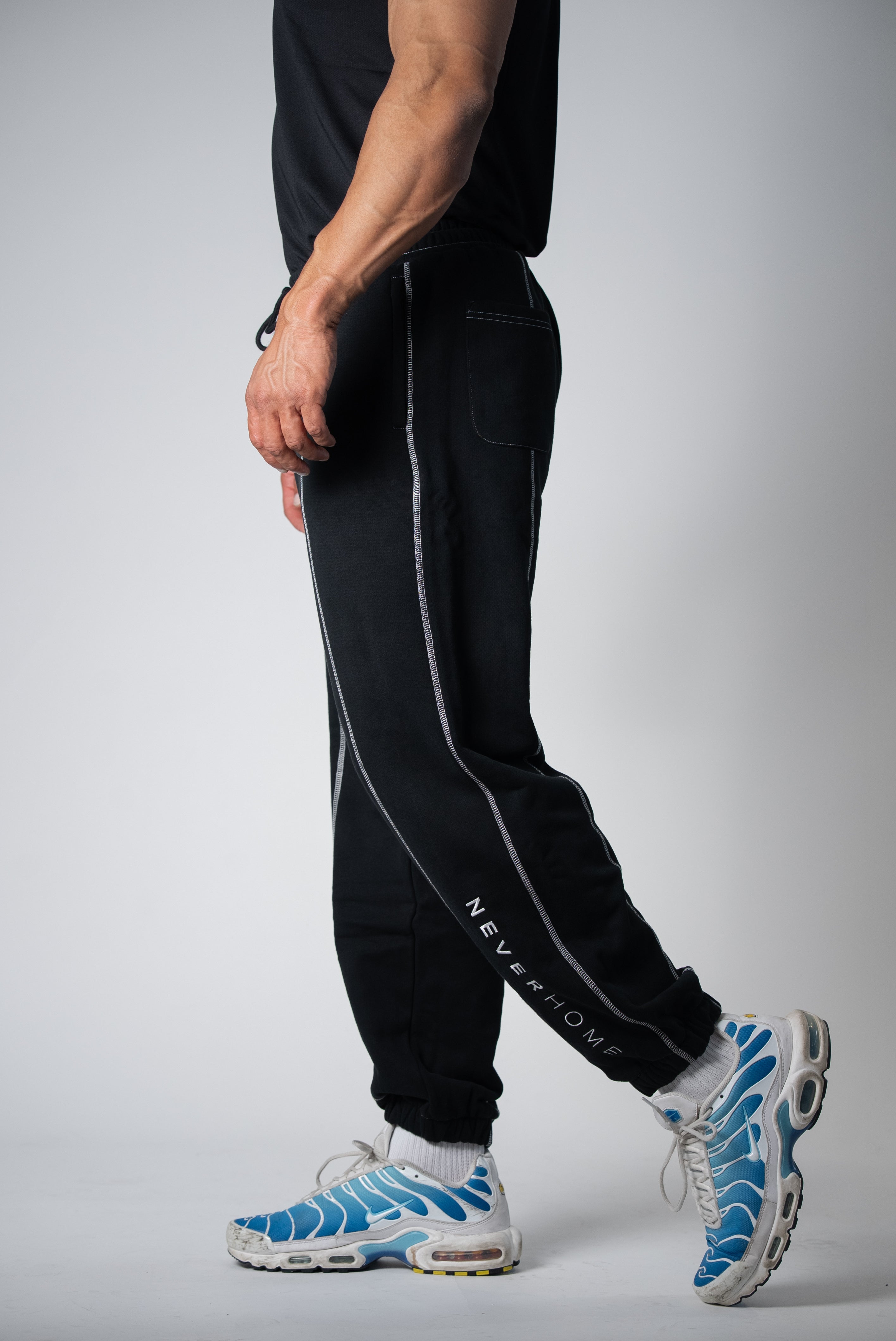 OVERSIZED TRACKSUIT PANTS – Neverhome